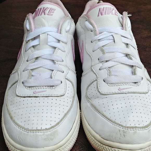 NIKE WHITE LEATHER SHOES SZ 7.5 - Picture 4 of 8